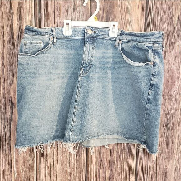 3 for $25 Old Navy Distressed Jean Skirt - Picture 2 of 11